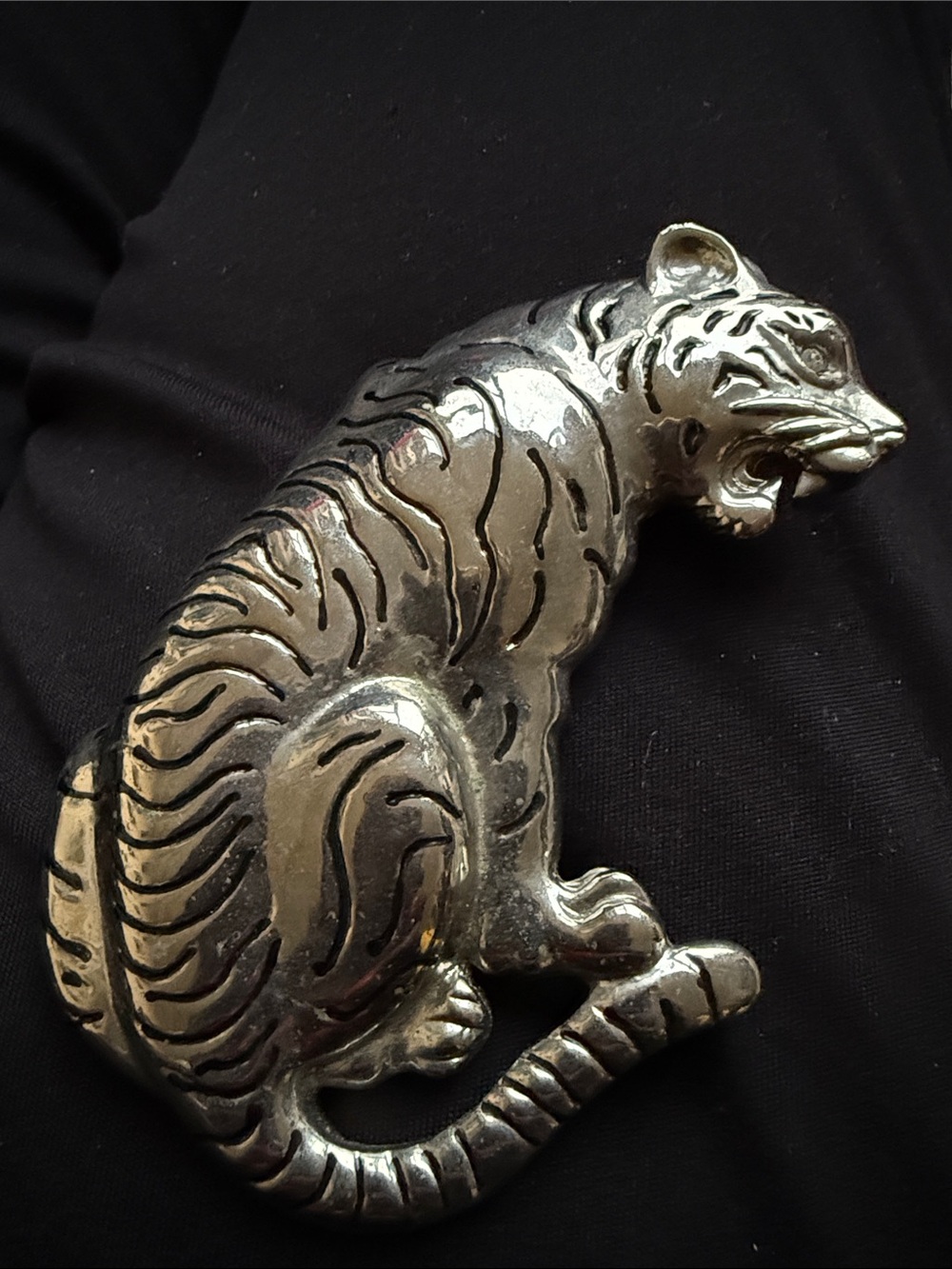 Vintage 1995 Signed "Ni" Gold Tone Tiger Brooch Pin